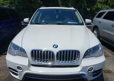 2013 BMW X5 xDrive35I/xDrive35I Premium/xDrive35I Sport Activity z USA, uszkodzony, nr VIN 5UXZV4C50D0E00607